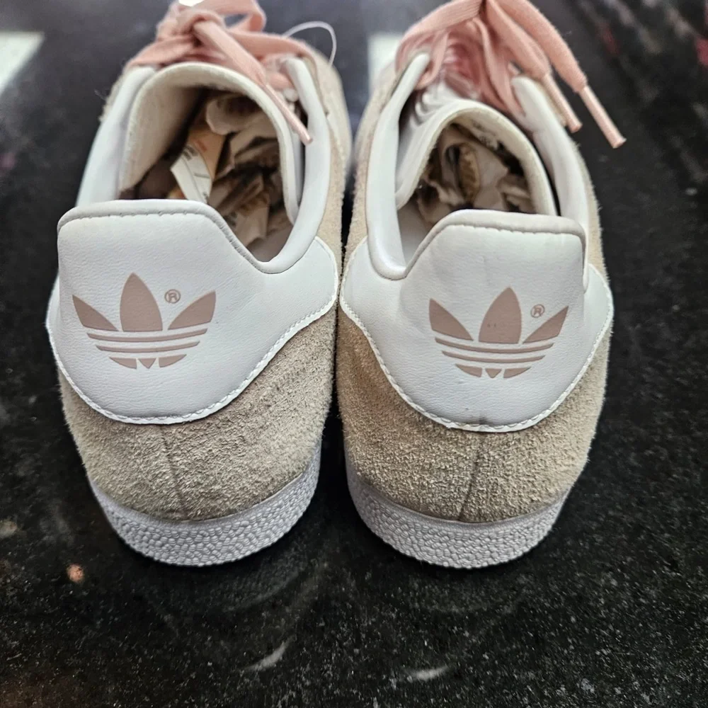 Sz 9 Men Gazelle adidas pink